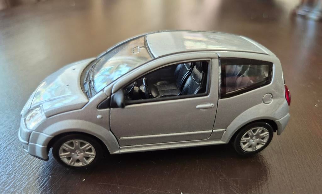 Citroën C2 Schaalmodel 1/43 - Zilverkleurig Diecast Auto, Hobby en Vrije tijd, Modelauto's | 1:43, Ophalen of Verzenden, Gebruikt