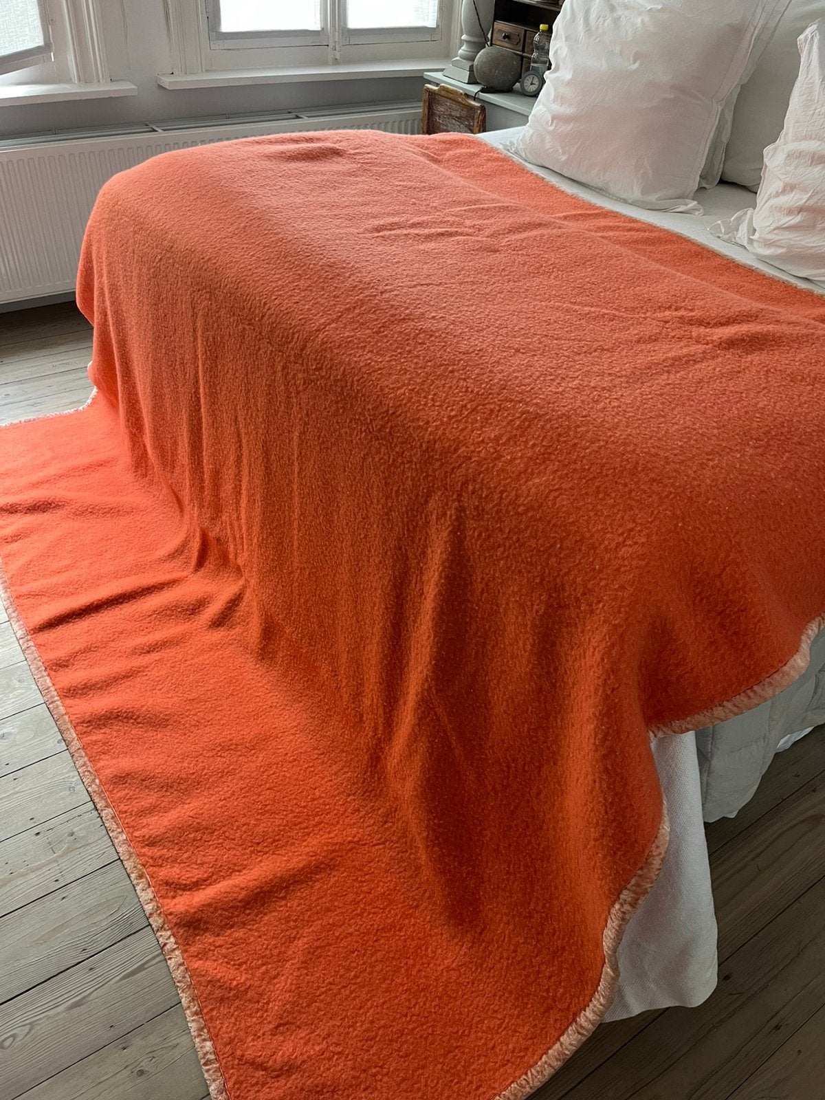 PRACHTIG VINTAGE DEKEN SOLE MIO WOL KORAALROOD BED SOFA XL, Wit, Tweepersoons, Ophalen of Verzenden, Deken of Dekbed