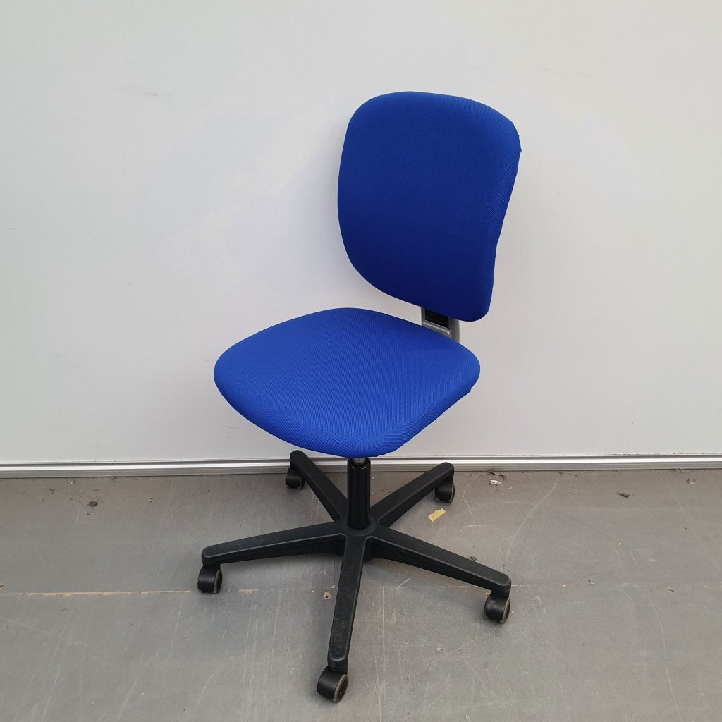 Ahrend 262 bureaustoel - nieuwe stof blauw, Apple, Gebruikt, Support@apple.com, Apple Park Way, Cupertino, California