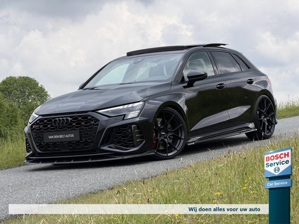 Audi Rs3 2.5 TFSI 520PK Quattro / Urban Carbon / Eventuri /, Automaat, Gebruikt, RS3, Zwart