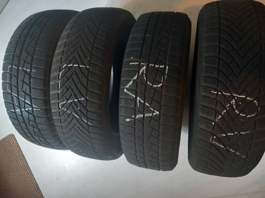 Winterbanden 195/60 R16 Vredestein en Yokohama, Ophalen, Gebruikt
