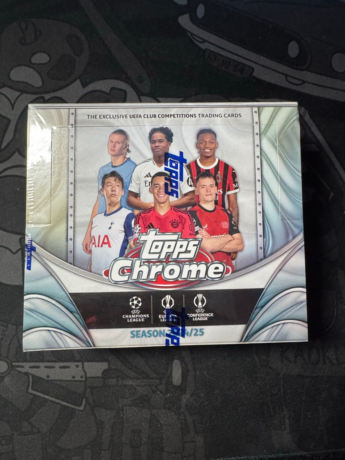 Topps Chrome UEFA Club Competitions 2024/25 Jumbo Box, Ophalen of Verzenden, Nieuw, Buitenlandse clubs, Spelerskaart