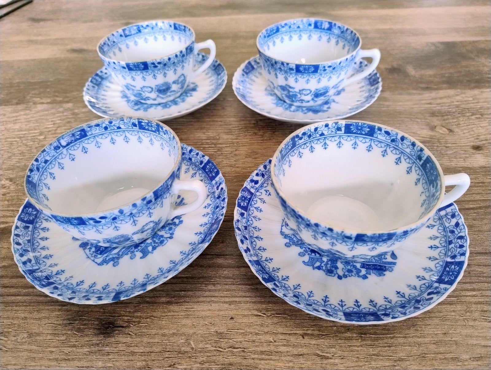 Set van 4 antieke theekopjes met schotels, blauw-wit, Ophalen