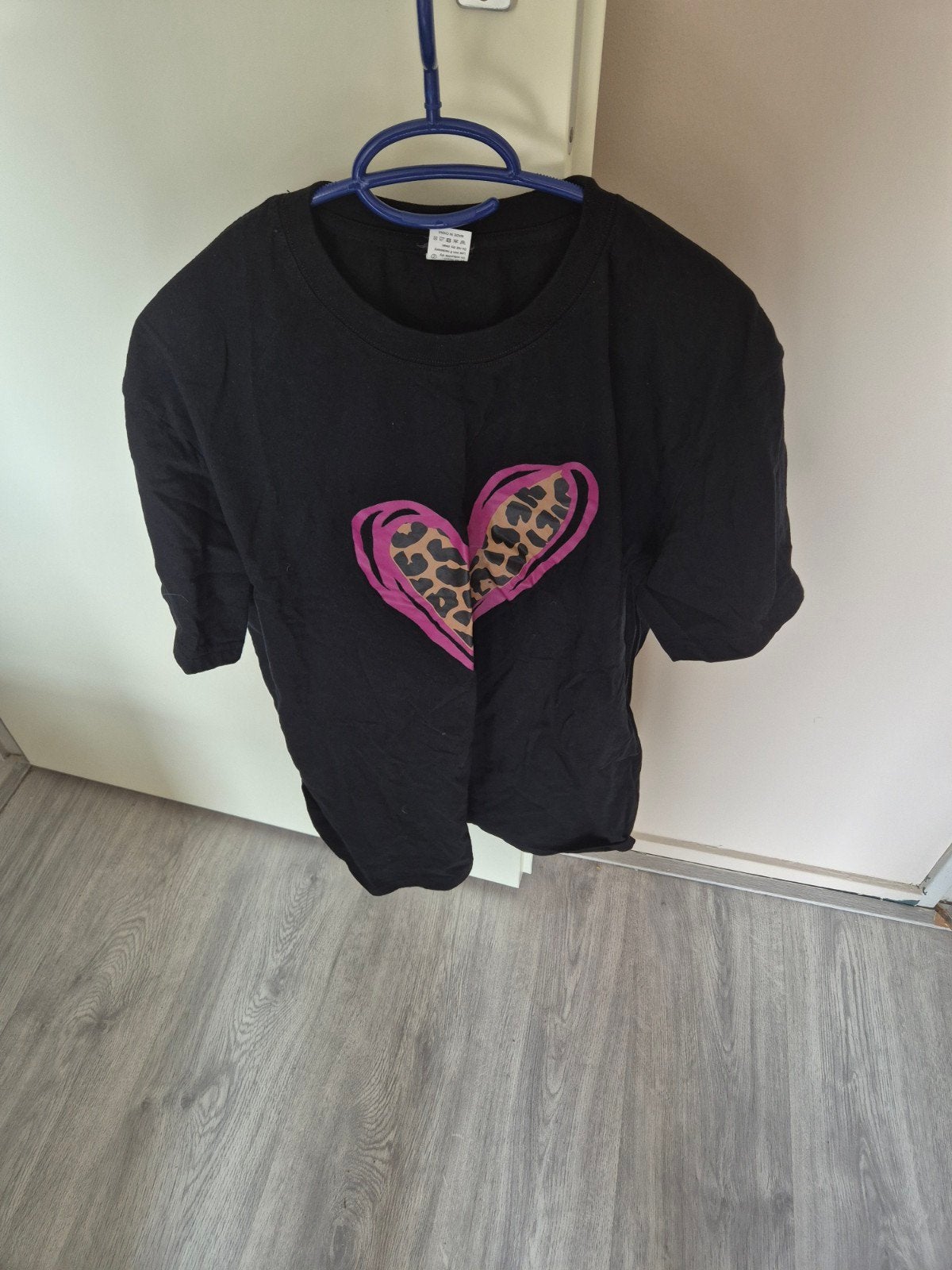 Dames T-shirt met hartprint, Kleding | Dames, Maat 38/40 (M), Zwart, Ophalen of Verzenden, Korte mouw