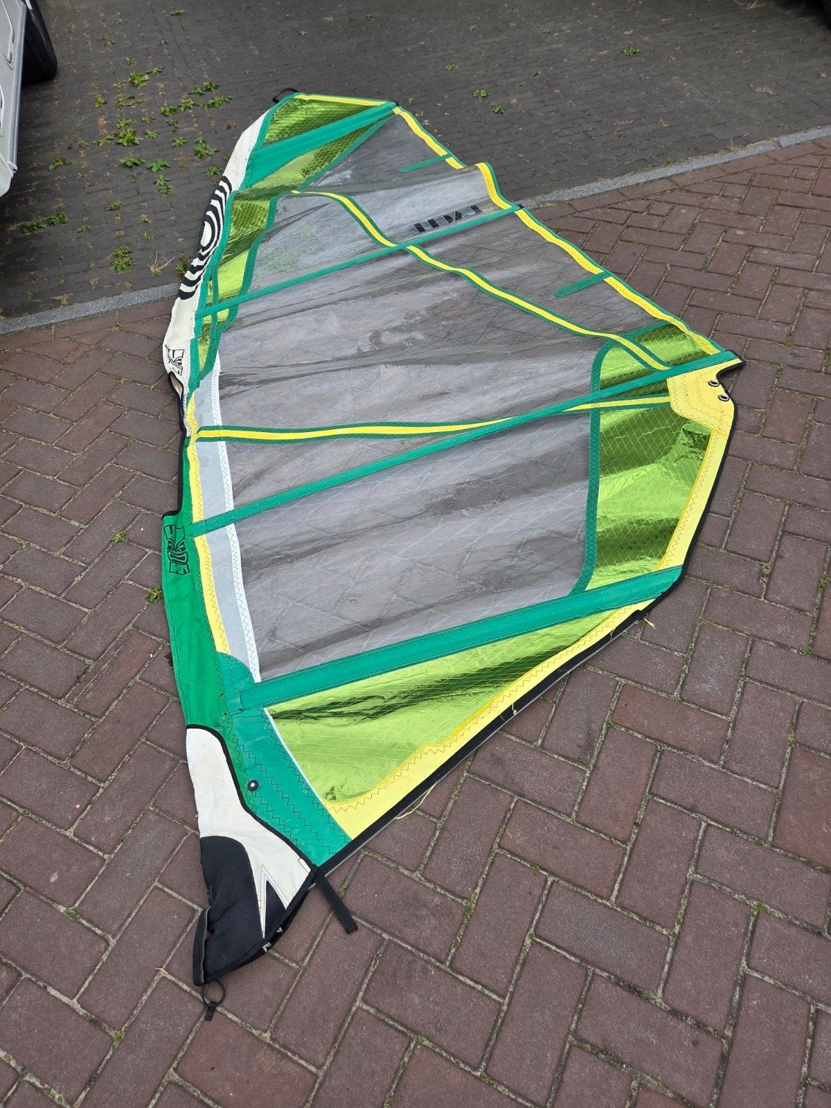 Tiki windsurfzeil 4.0 m² met mast, Watersport en Boten, Gebruikt, 3.5 tot 5 m², Zeil, Ophalen