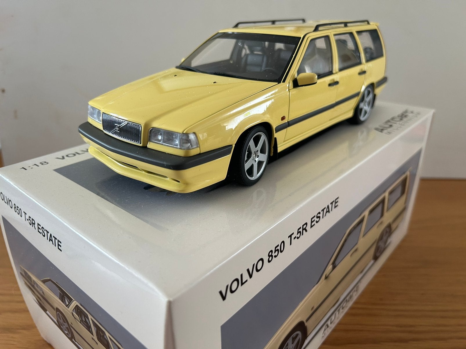 Volvo 850 T-5R estate AUTOart 1:18., Ophalen of Verzenden, Zo goed als nieuw, Auto, Autoart
