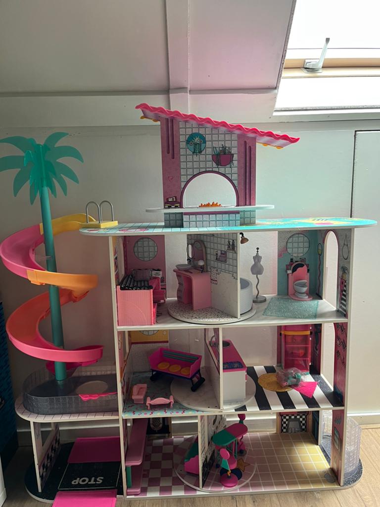 Groot L.O.L Surprise OMG Poppenhuis met Zwembad en Glijbaan, Ophalen, Zo goed als nieuw, Poppenhuis