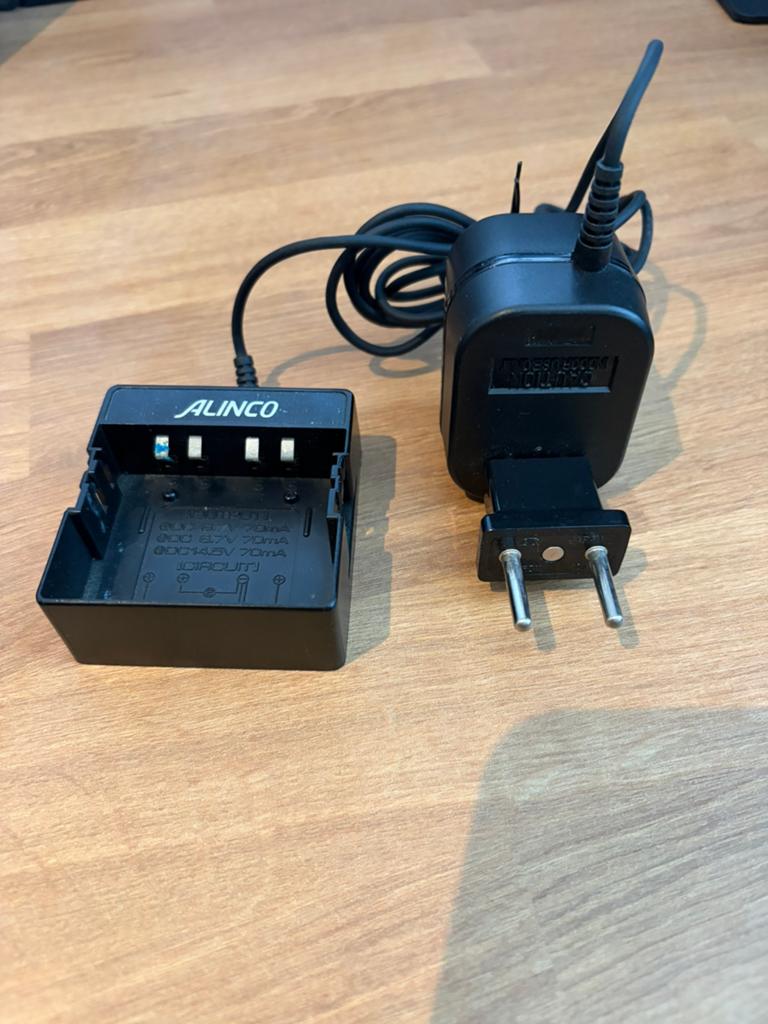 Alinco EDC-25 desk charger , tafellader, Ophalen of Verzenden, Gebruikt, Toebehoren