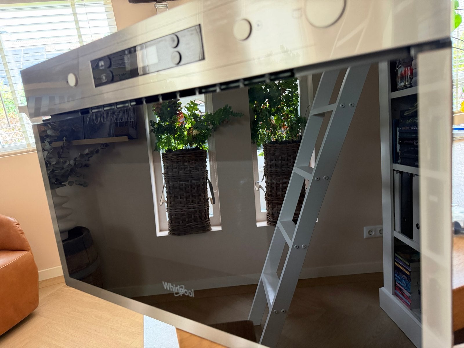 Bijna nieuwe Whirlpool inbouw magnetron (begin 2025 gekocht), Minder dan 45 cm, Ophalen of Verzenden, Inbouw, Draaiplateau