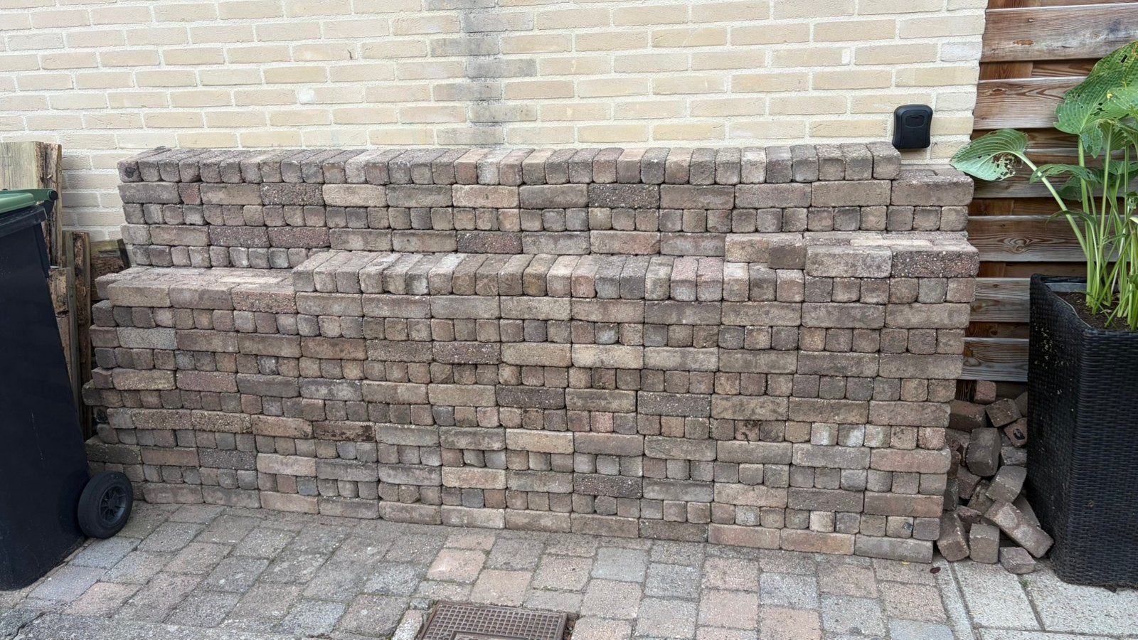 Gratis waaltjes, Tuin en Terras, Ophalen, Zo goed als nieuw, Beton, Klinkers