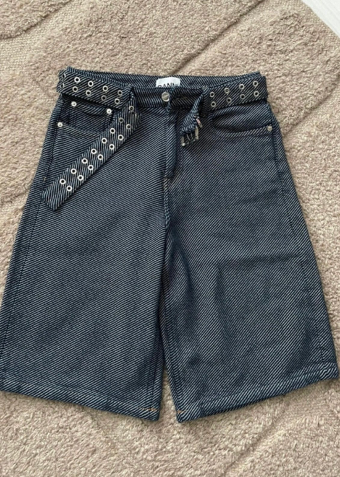 Ganni lange short, blauw, maat 27, Ophalen of Verzenden, Zo goed als nieuw, Blauw, W27 (confectie 34) of kleiner