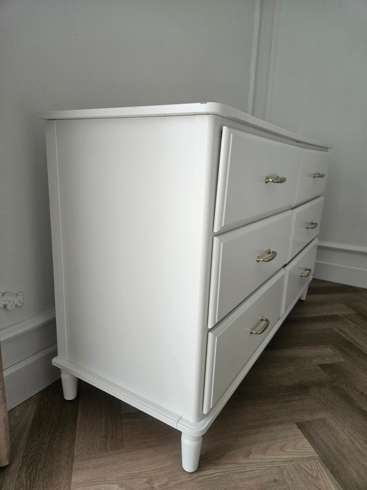 Witte ladekast met 6 laden en gouden handgrepen, Ophalen, Gebruikt, 100 tot 150 cm, 5 laden of meer