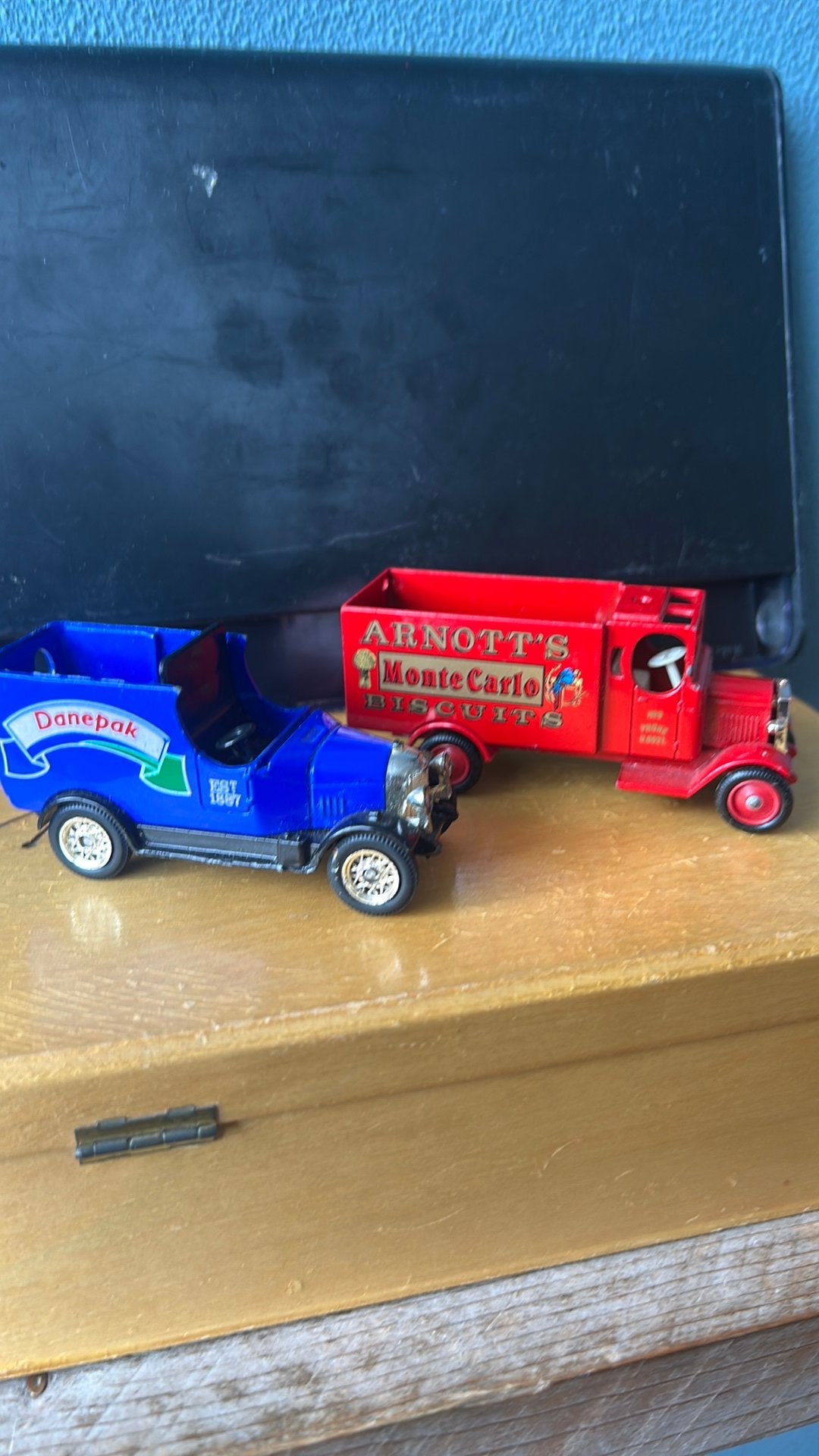 Vintage Days Gone en Oxford Diecast (1:43), Hobby en Vrije tijd, Ophalen of Verzenden, Gebruikt, Bus of Vrachtwagen, Overige merken
