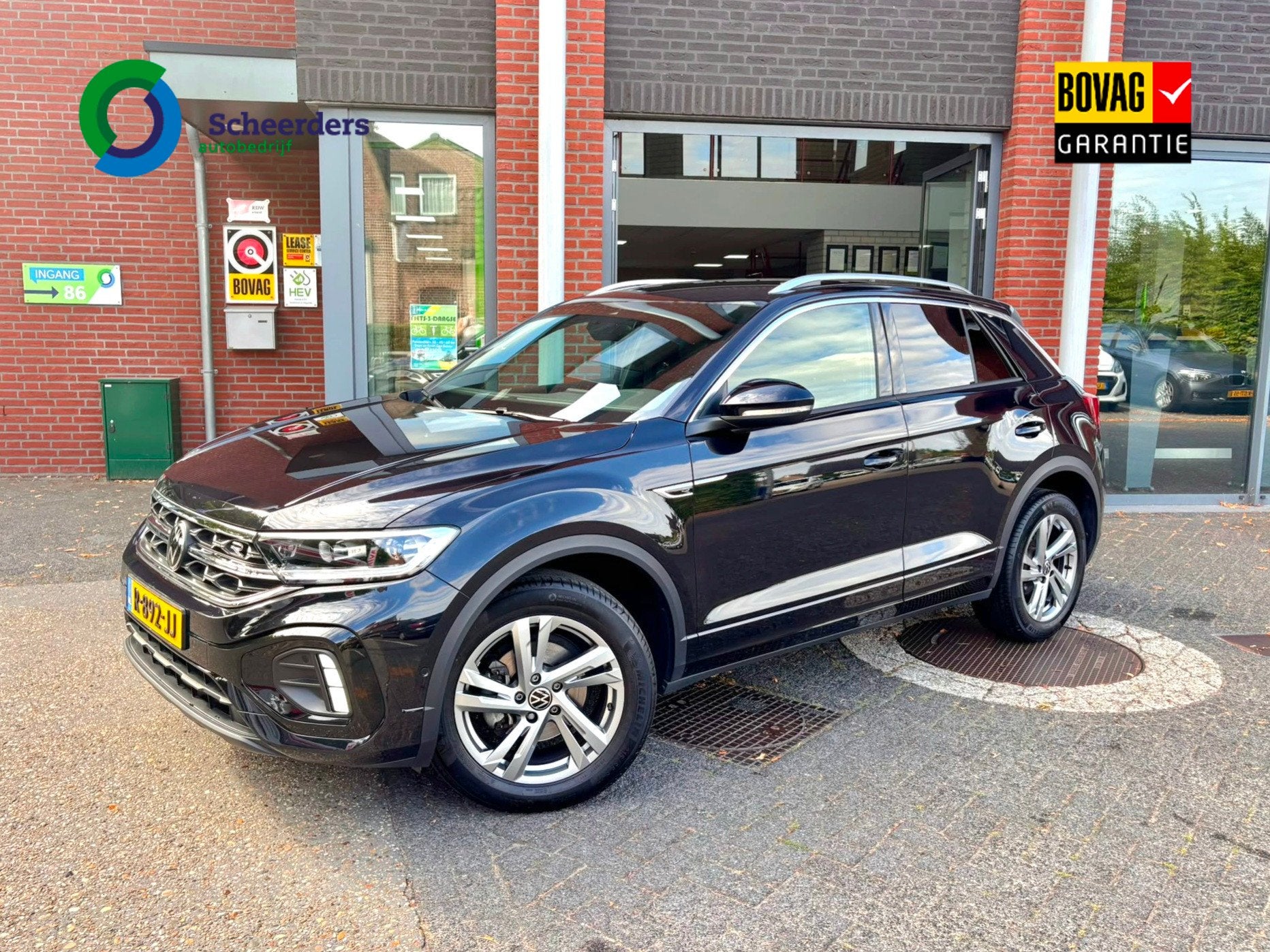Volkswagen T-Roc 1.5 TSI R-Line,Camera,Navi,Trekhaak, Auto's, Volkswagen, 12 maanden, Euro 6, 4 cilinders, Zwart