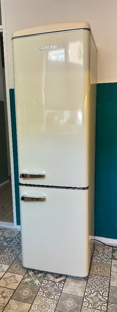 Severin retro crème RKG 8919 koel-vriescombinatie, Ophalen, Gebruikt, 200 liter of meer, Met aparte vriezer