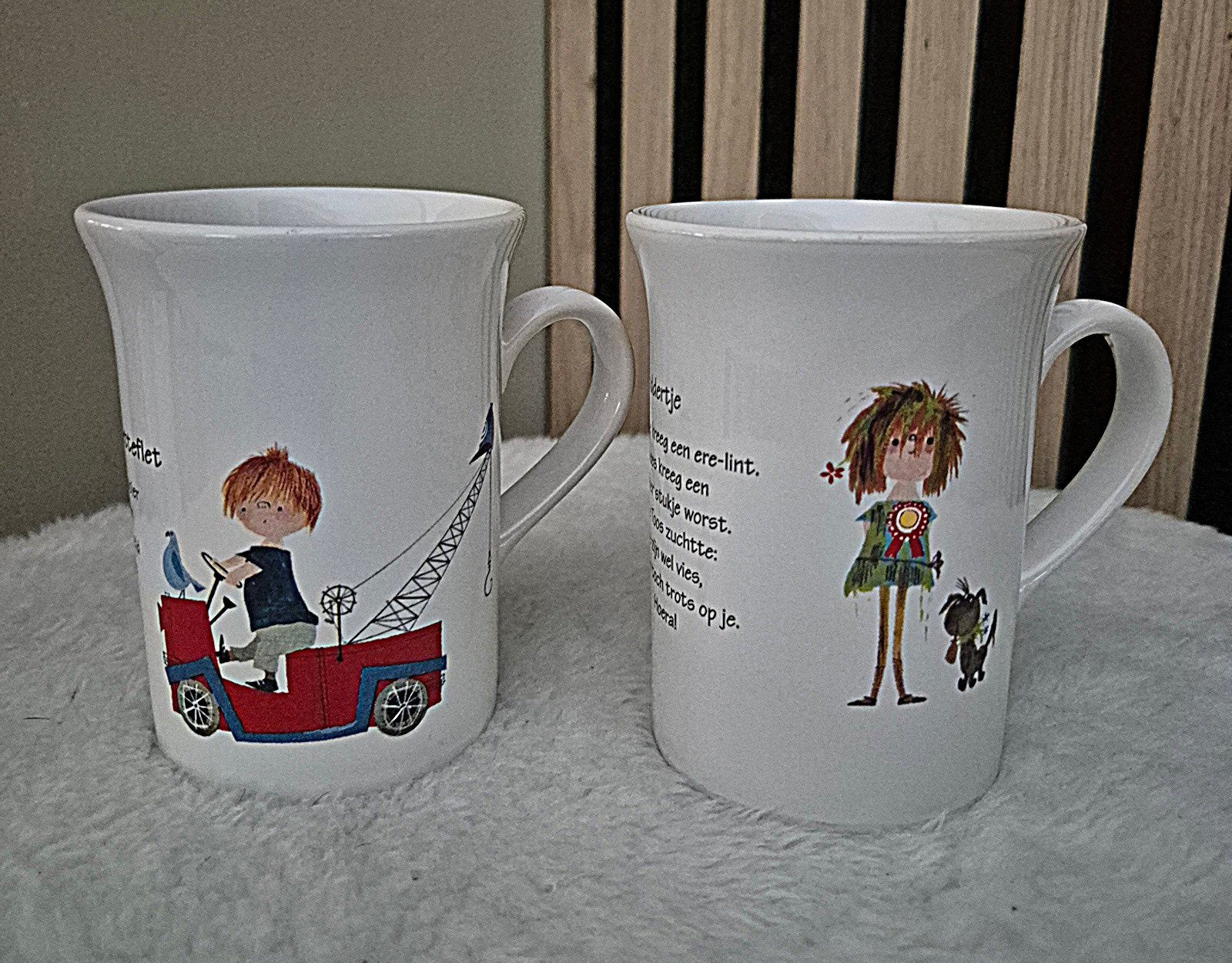 2 Douwe Egberts bekers / Annie M.G. Schmidt, Overige materialen, Vintage, Zo goed als nieuw, Mok