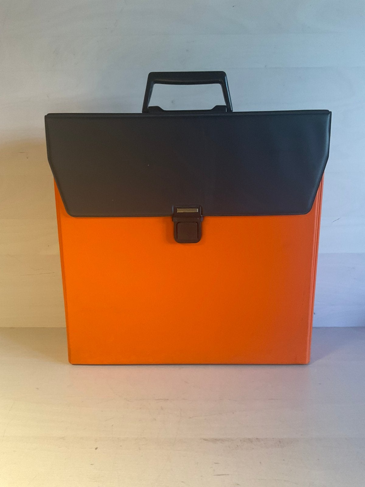 Vintage platenkoffer van het merk boa-box oranje zwart, Cd's en Dvd's, Ophalen of Verzenden, Gebruikt, Overige formaten