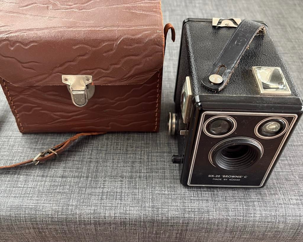 KODAK BROWNIE BOX CAMERA JAREN 40/50, Ophalen of Verzenden, Zo goed als nieuw, Compact, Kodak