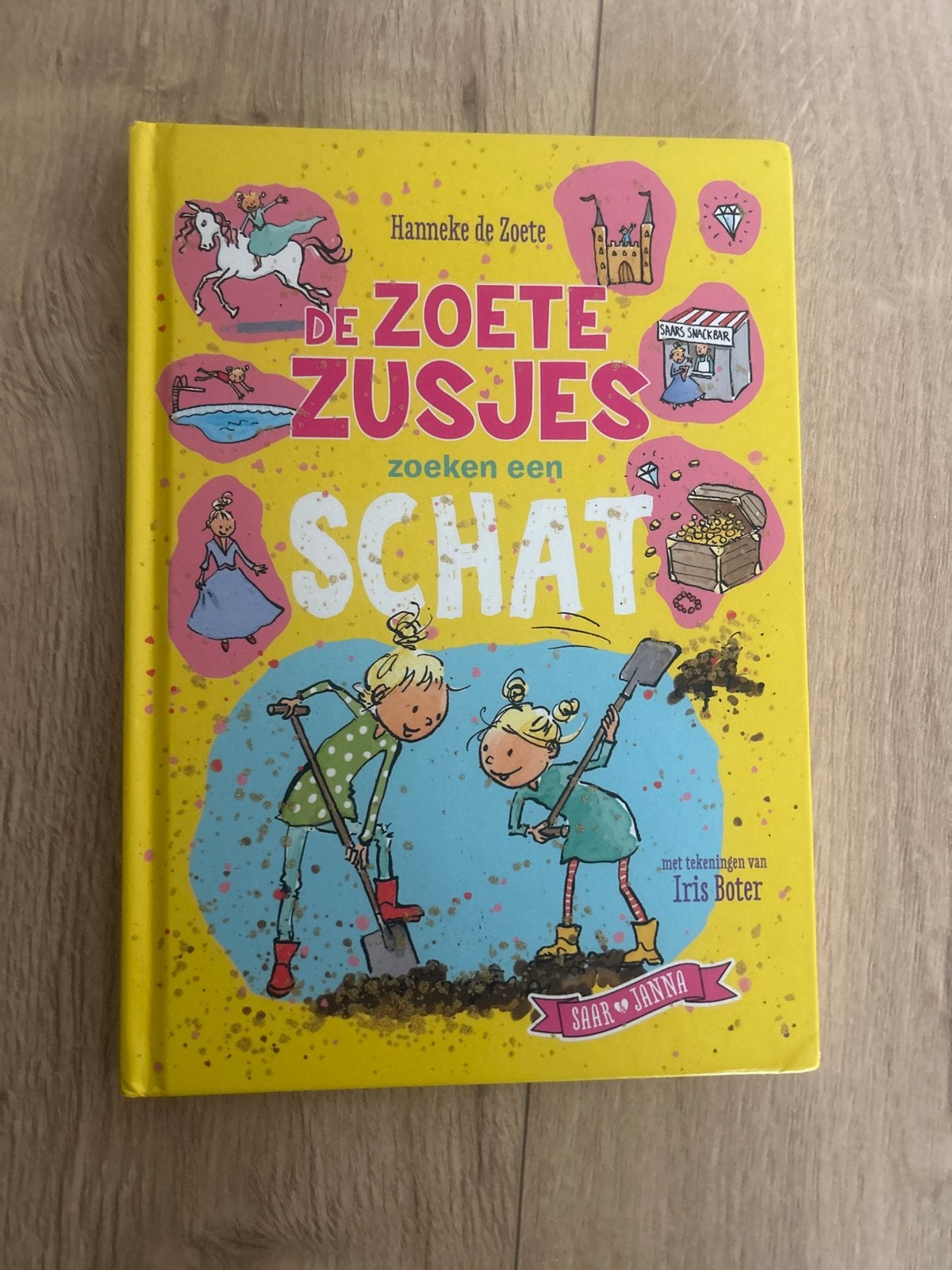 De Zoete Zusjes zoeken een schat - Hanneke de Zoete, Ophalen of Verzenden, Zo goed als nieuw, Fictie algemeen