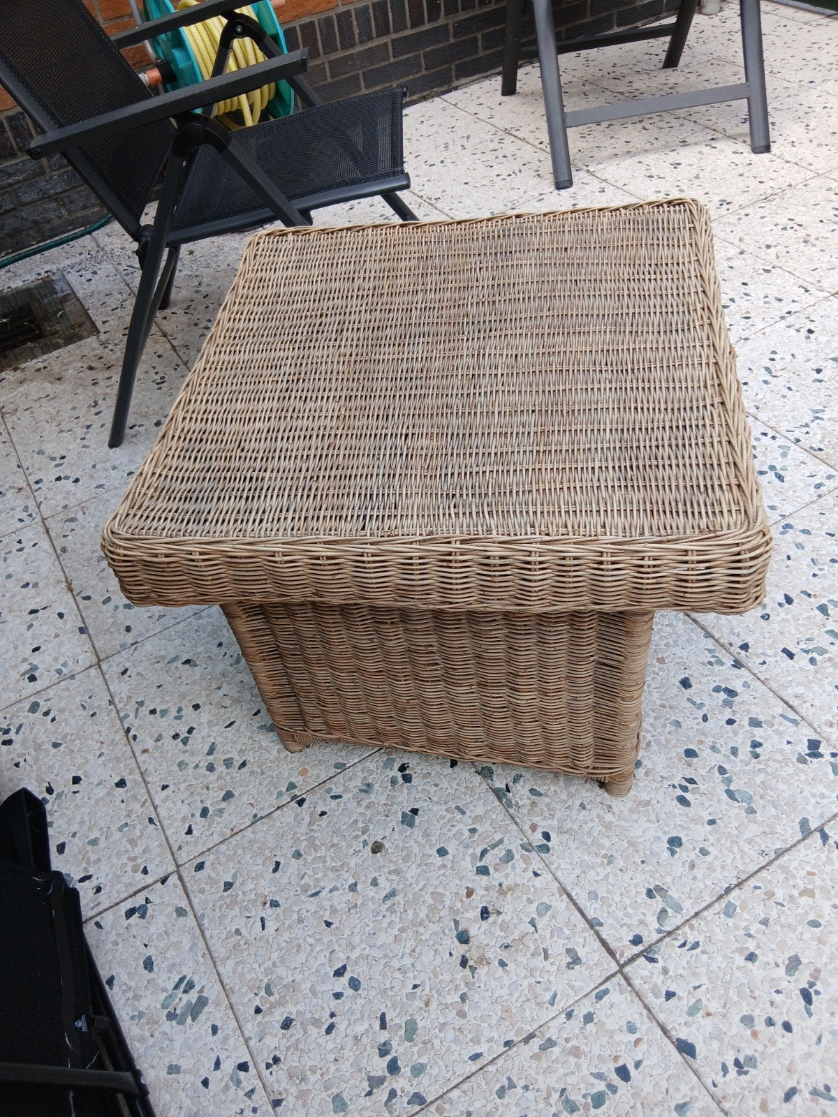nieuwe rieten mand., Ophalen, Zo goed als nieuw, Bijzettafel, 4 zitplaatsen