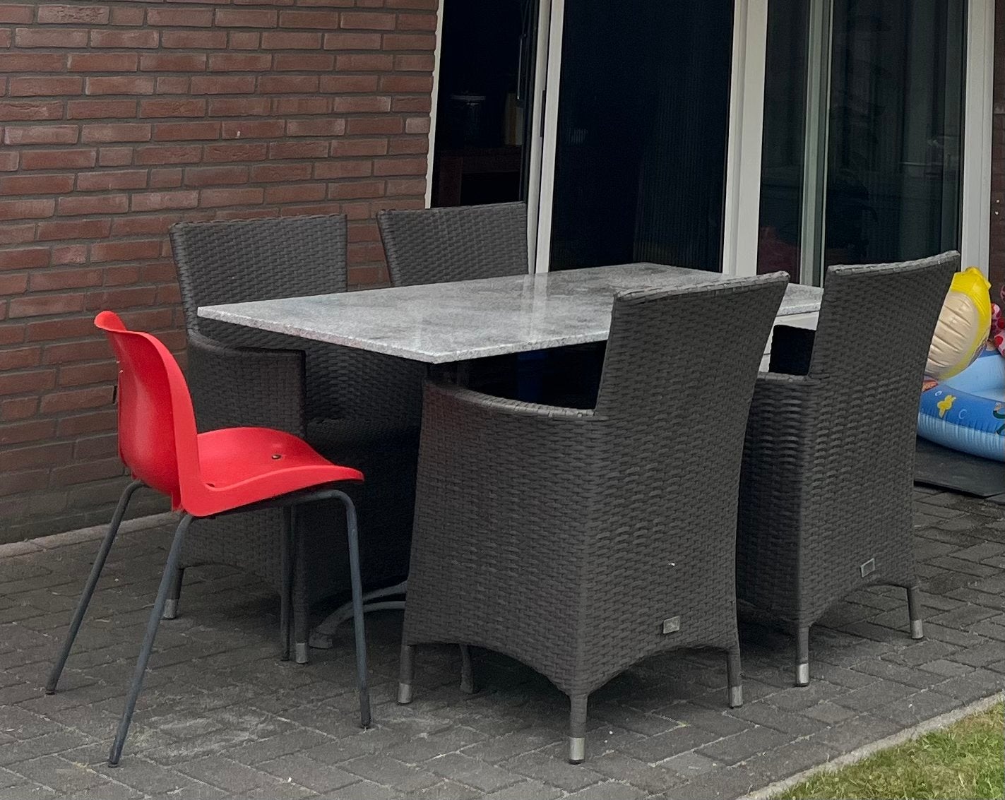 Tuinset met 4 Wicker stoelen en granieten tafelblad, Tuin en Terras, Ophalen, 4 zitplaatsen, Gebruikt, Eettafel