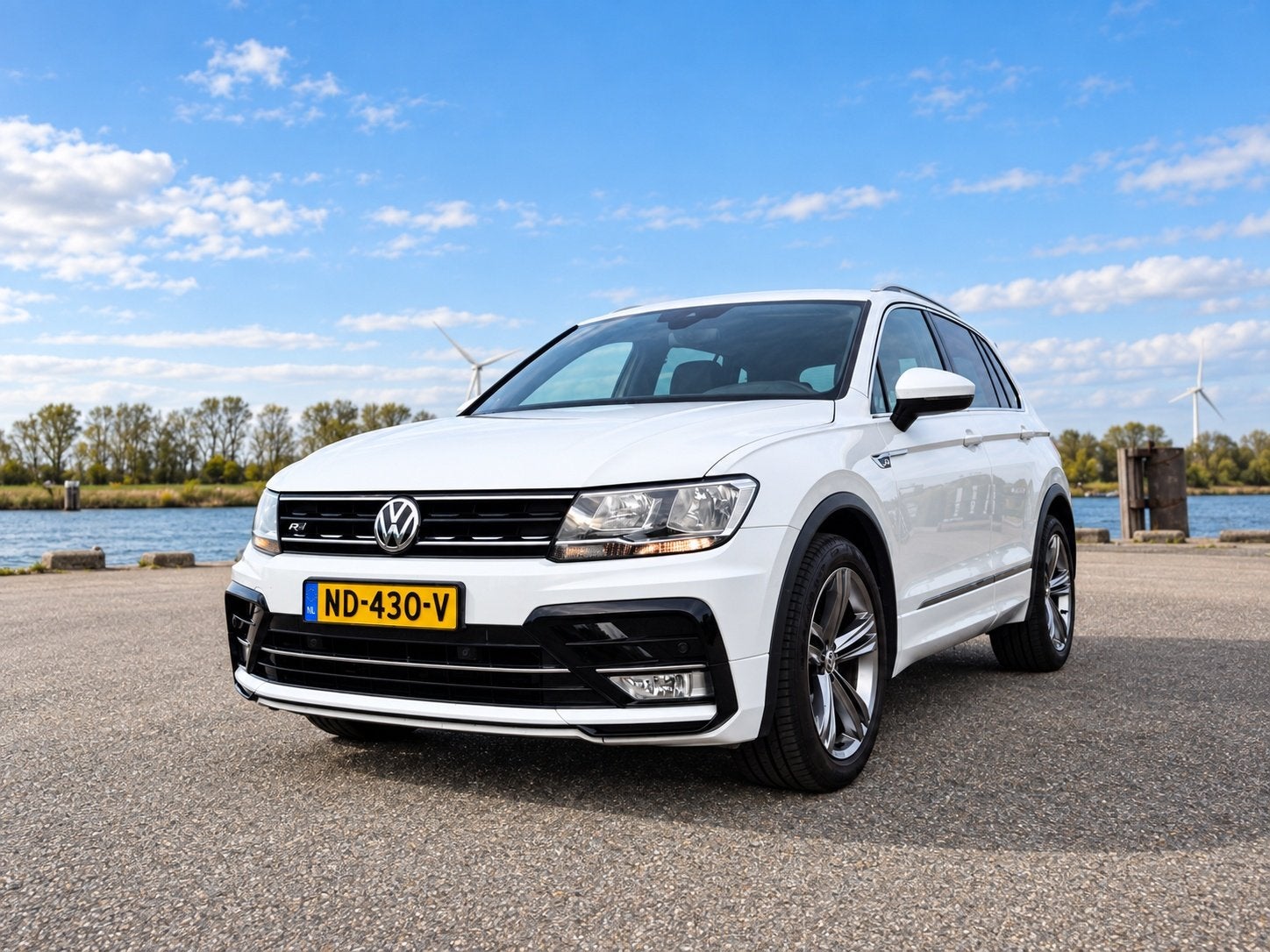 Volkswagen Tiguan 1.4 TSI R-LINE PANO/VIRTUAL (bj 2017), Auto's, Adaptive Cruise Control, 125 pk, Gebruikt, Euro 6