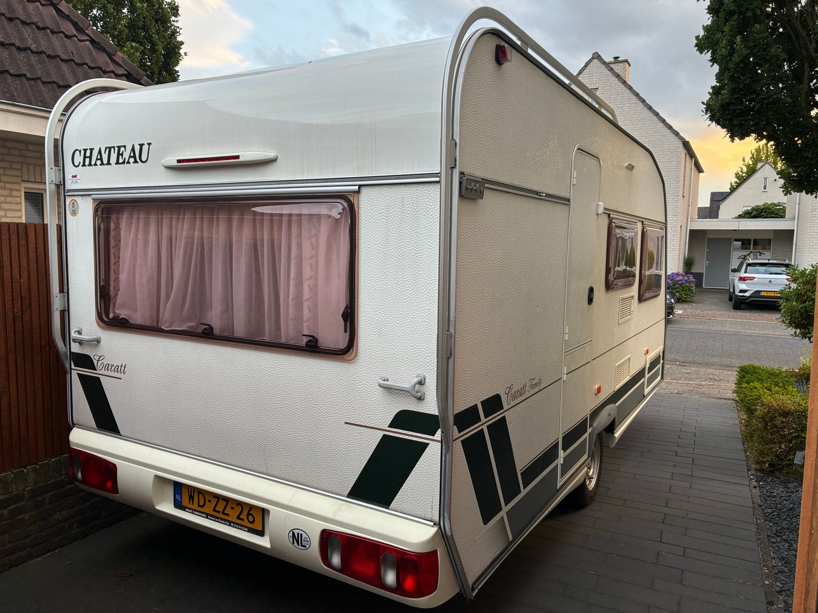 Chateau Caratt 443C met stapelbed, Caravans en Kamperen, Caravans, Chateau, Stapelbed, Kachel, 750 - 1000 kg