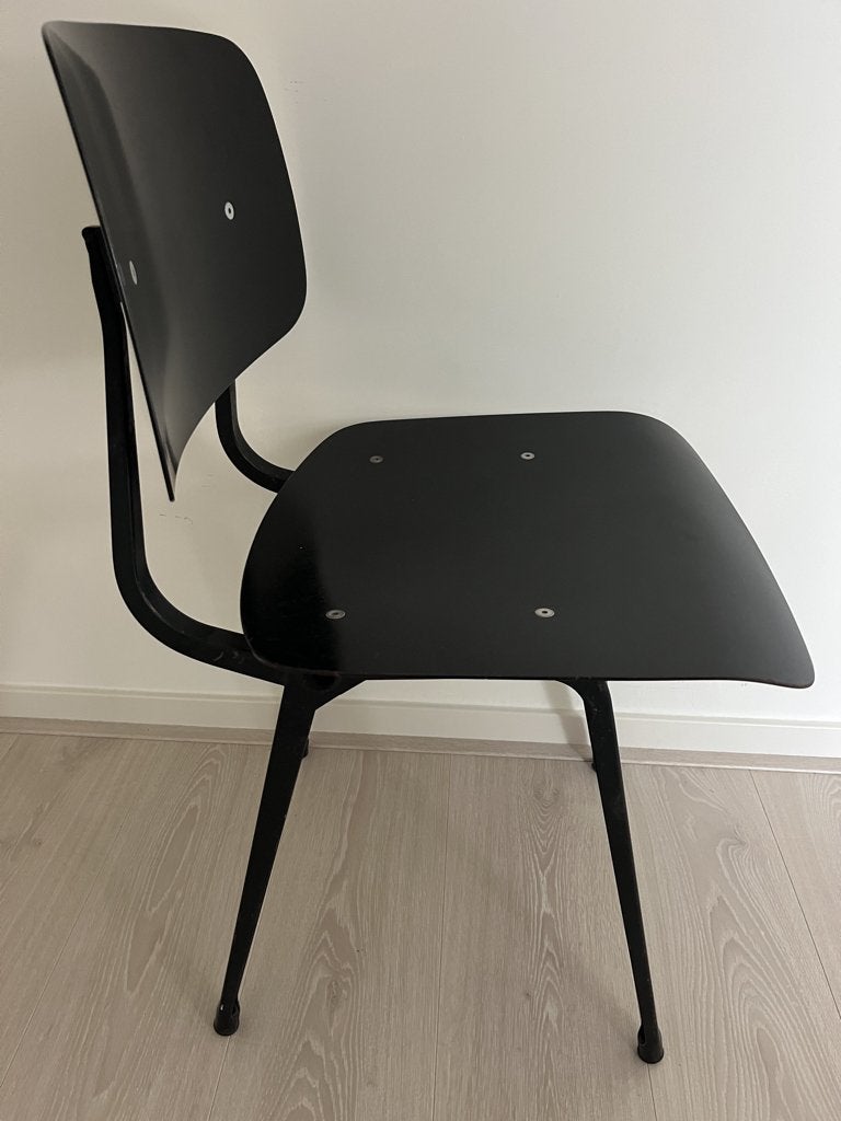 design Revolt stoelen, Ophalen