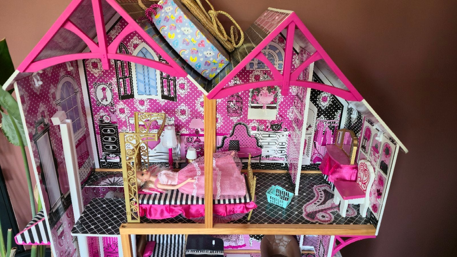 Groot Barbie poppenhuis met accessoires en Barbie's, Ophalen, Gebruikt, Barbie