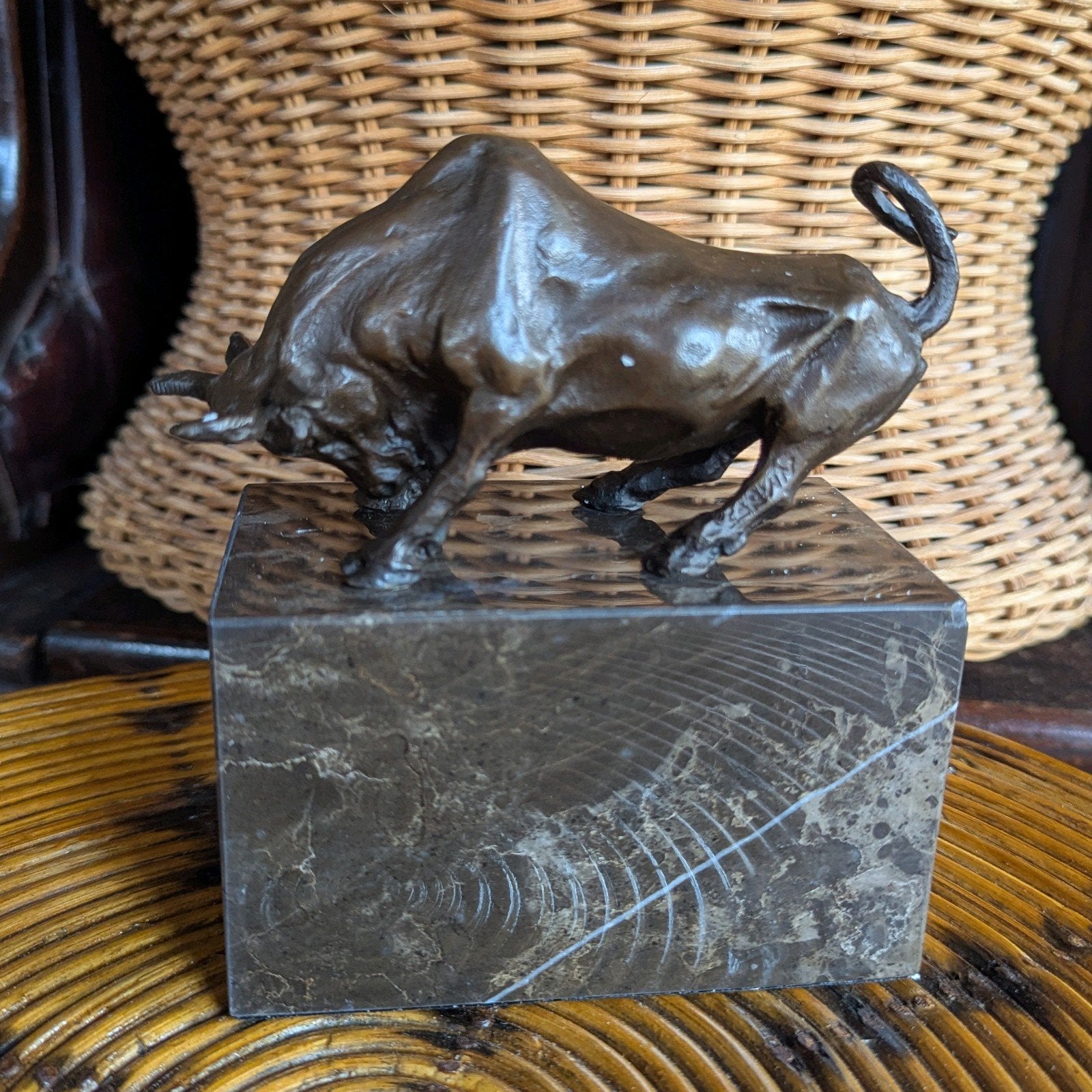 Bronzen Stier op Marmeren Sokkel - Krachtig Kunstwerk, Minder dan 20 cm, Gepatineerd, Ophalen of Verzenden, Beeld