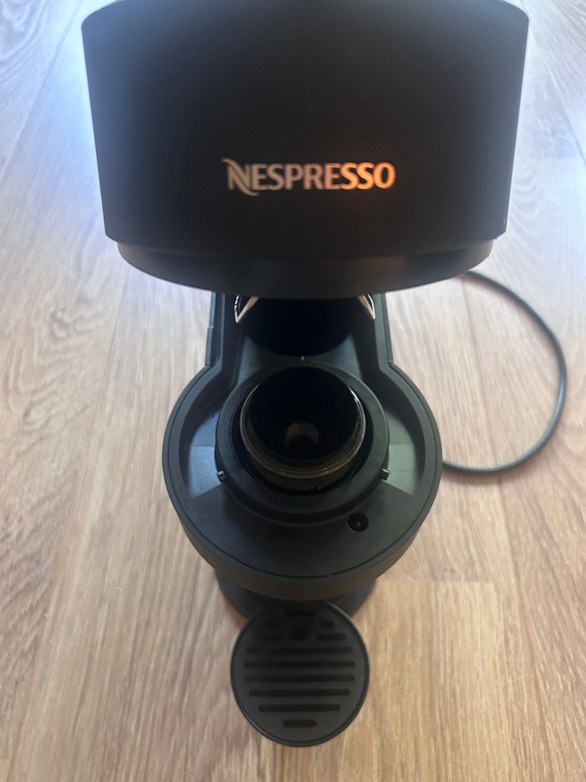 Nespresso Vertuo Next machine met capsulehouder, Ophalen, Koffiepads en cups, Gebruikt, Koffiemachine