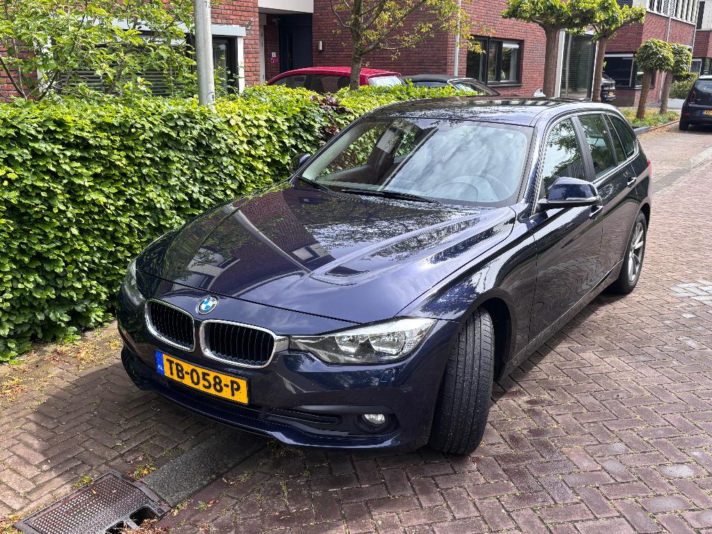 BMW 3-Serie 320d 190pk Aut 2017 Donkerblauw Business Edition, Auto's, BMW, Automaat, 745 kg, Diesel, Particulier