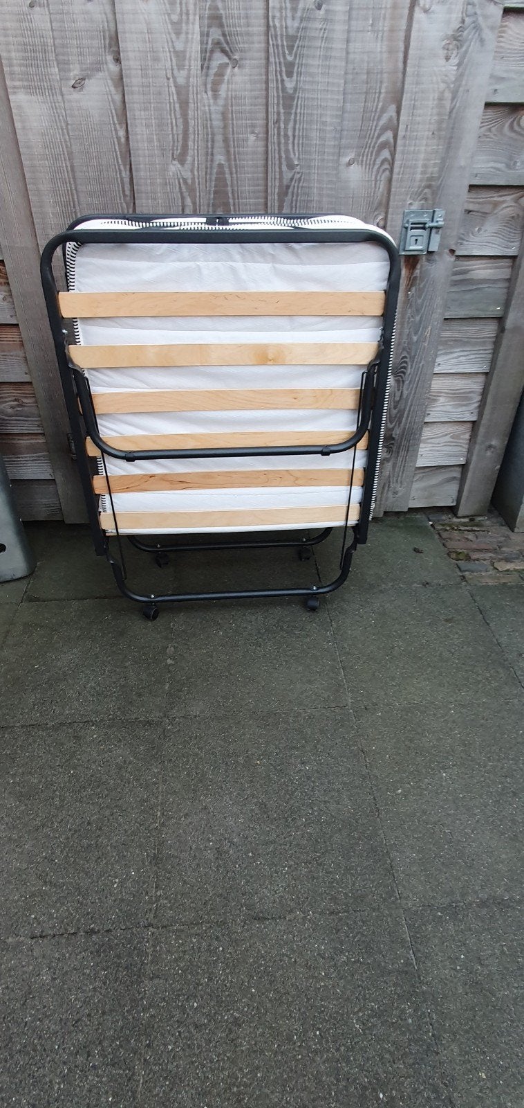 Handig opvouwbaar logeerbed met matras, Gebruikt, Eenpersoons, Zwart, 80 cm