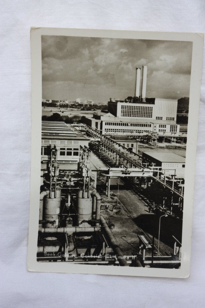 Zwart wit ansichtkaart mijn Emma II Cokesfabriek Beek-Geleen, Ophalen of Verzenden, 1940 tot 1960, Gelopen, Overige thema's