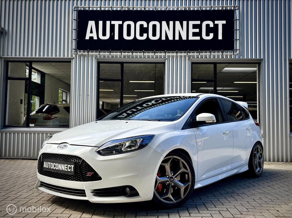 Ford Focus 2.0 EcoBoost ST. NAVI, CAMERA, CRUISE, STOELVERWA, Gebruikt, 4 cilinders, Wit, 14 km/l