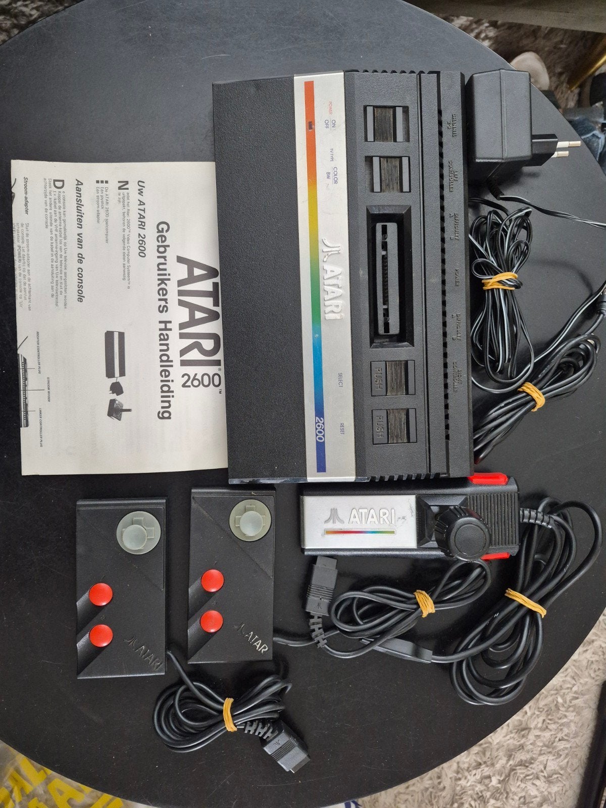 Atari 2600 met handleiding, 2 controllers en 6 games, Met 2 controllers, Ophalen of Verzenden, Atari 2600, Gebruikt