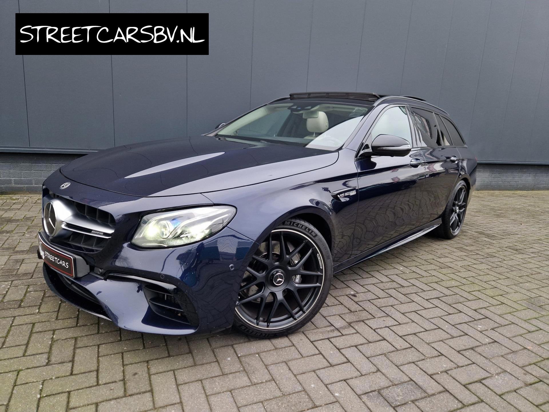 Mercedes-Benz E63 AMG 4MATIC Premium Plus Akrapovic Full!, Auto's, Automaat, 12 maanden, Gebruikt, Blauw