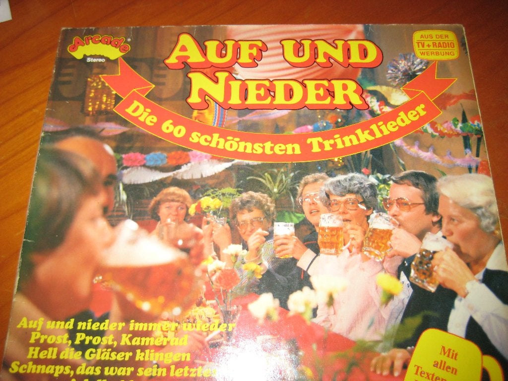 LP, Auf und niedetr, die schönsten 60 Trinklieder, Ophalen of Verzenden, Zo goed als nieuw, LP