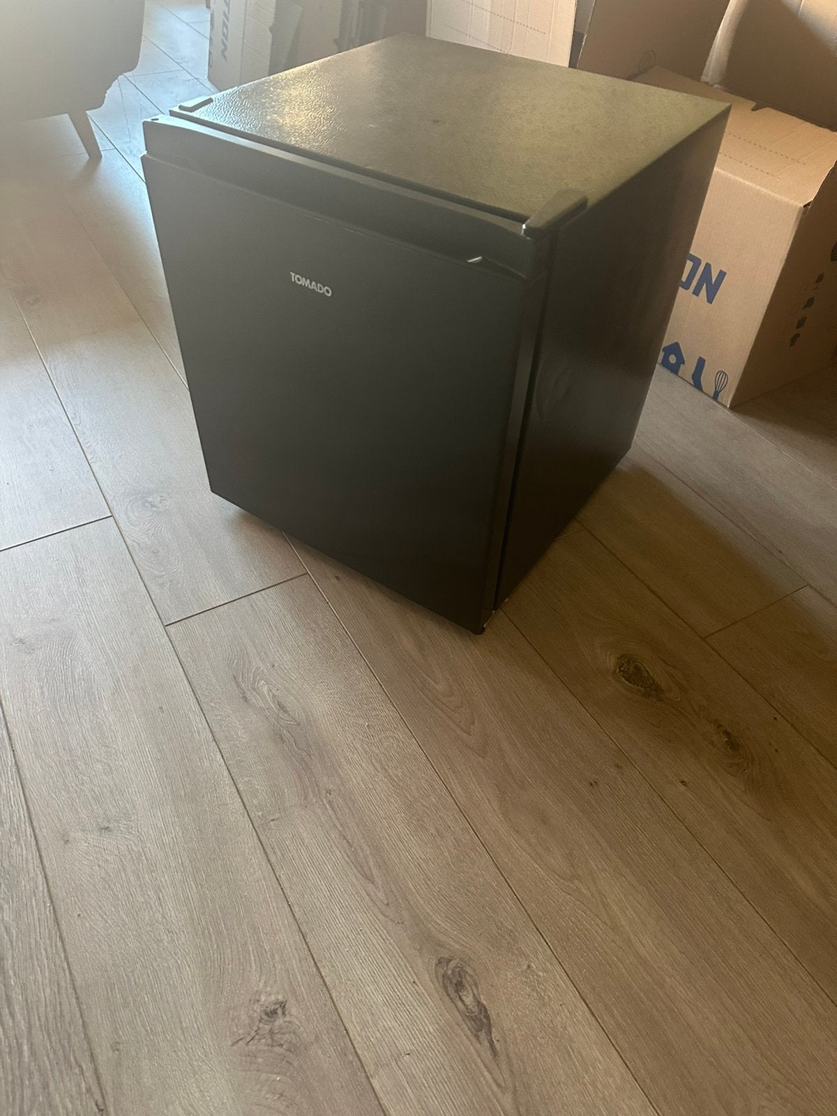 Tomado mini vriezer, ook te gebruiken als koelkastje, Witgoed en Apparatuur, Ophalen, Zo goed als nieuw, Minder dan 60 cm, Minder dan 85 cm