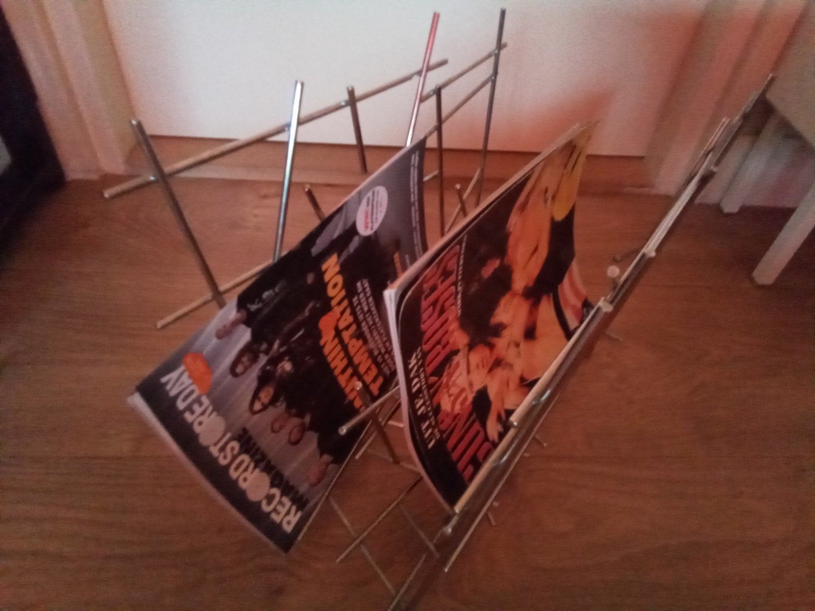 VINTAGE LECTUUR MAND BLOW UP VAN ALESSI  FRATELLI CAMPANA, Lectuurbak, Ophalen, Zo goed als nieuw, Metaal