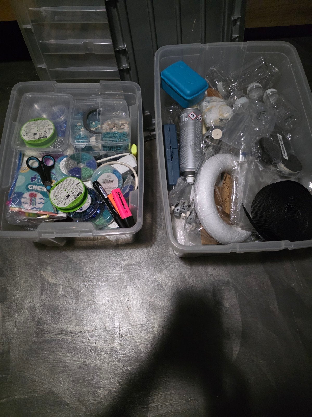 2 Grote Kisten vol Hobby Materiaal - Knutselpakket, Ophalen