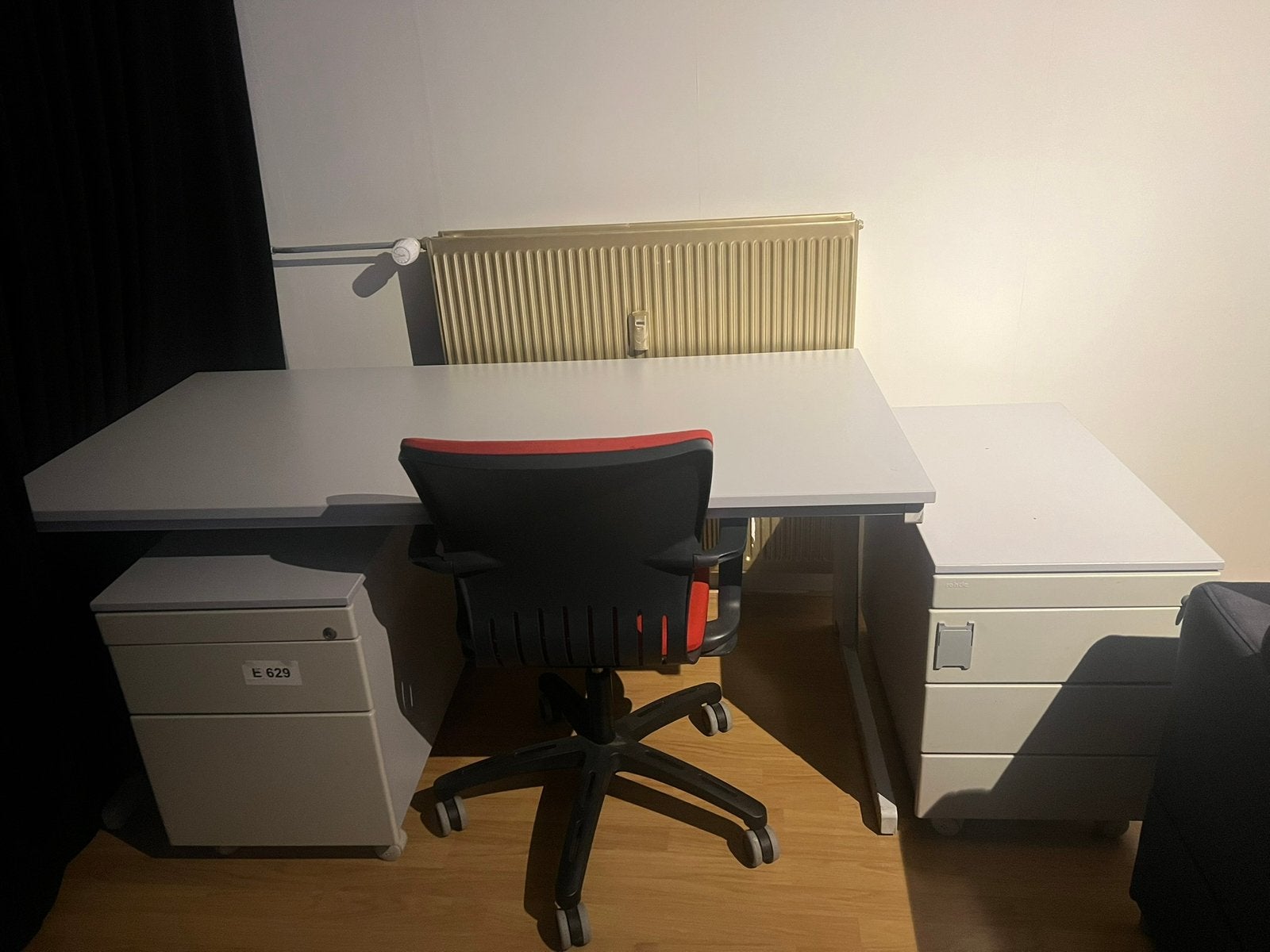 GRATIS bureau met 2 ladeblokken en bureaustoelen, Ophalen, Gebruikt, Met lades, Metaal