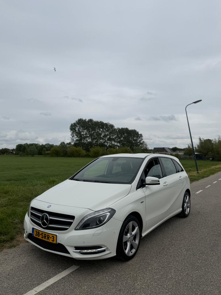 Mercedes-Benz B-Klasse B180 BlUE EFF DEALER ONDERHOUDEN, Voorwielaandrijving, 4 cilinders, Parkeersensor, Leder en Stof