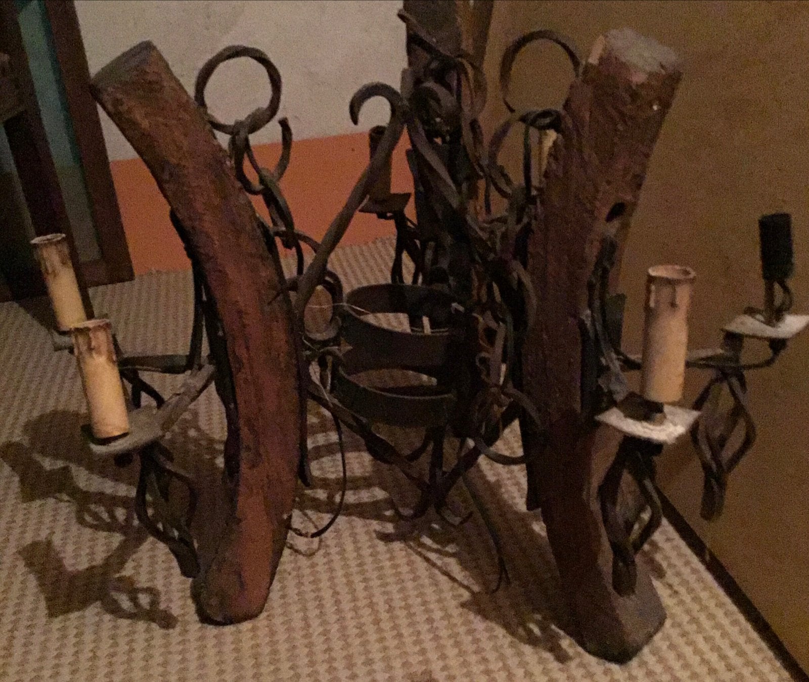 Antieke smeedijzeren en houten lamp., Ophalen of Verzenden, Overige materialen