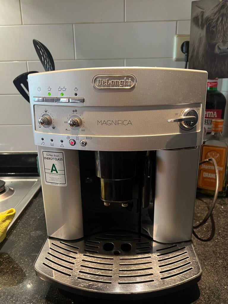 DeLonghi Magnifica Esam 3000.B koffiezetapparaat, Witgoed en Apparatuur, Koffiezetapparaten, Afneembaar waterreservoir, Koffiemachine
