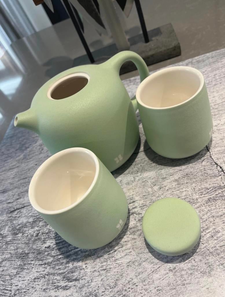 Waterdrop theeset - Theepot met 2 kopjes, Keramiek, Ophalen of Verzenden, Zo goed als nieuw, Effen