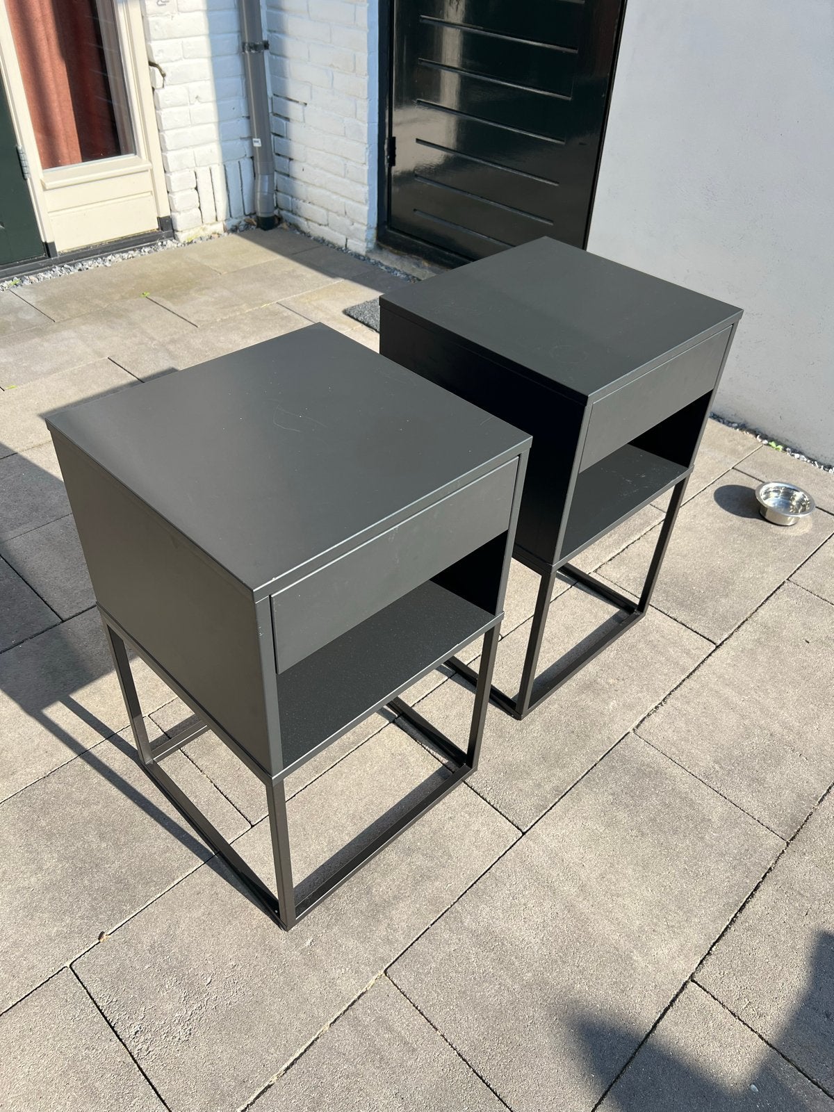2x ikea Vikhammer nachtkastje - Zwart, Huis en Inrichting, Slaapkamer | Nachtkastjes, Ophalen, Minder dan 45 cm, Metaal of Aluminium