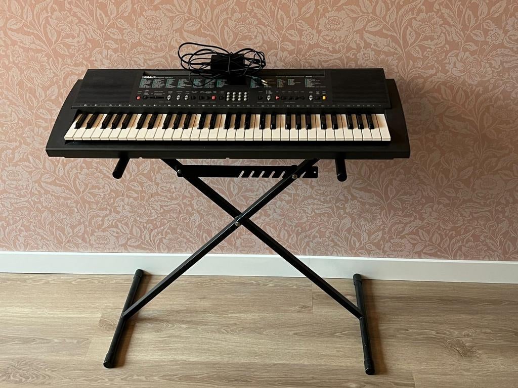 Yamaha PSR-200 Keyboard met standaard, Muziek en Instrumenten, Keyboards, Ophalen, Yamaha, Met standaard, 61 toetsen