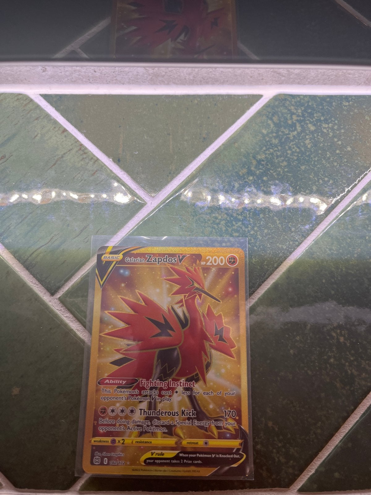Galarian Zapdos V Pokémon Kaart - Full Art, Hobby en Vrije tijd, Verzamelkaartspellen | Pokémon, Ophalen of Verzenden, Zo goed als nieuw