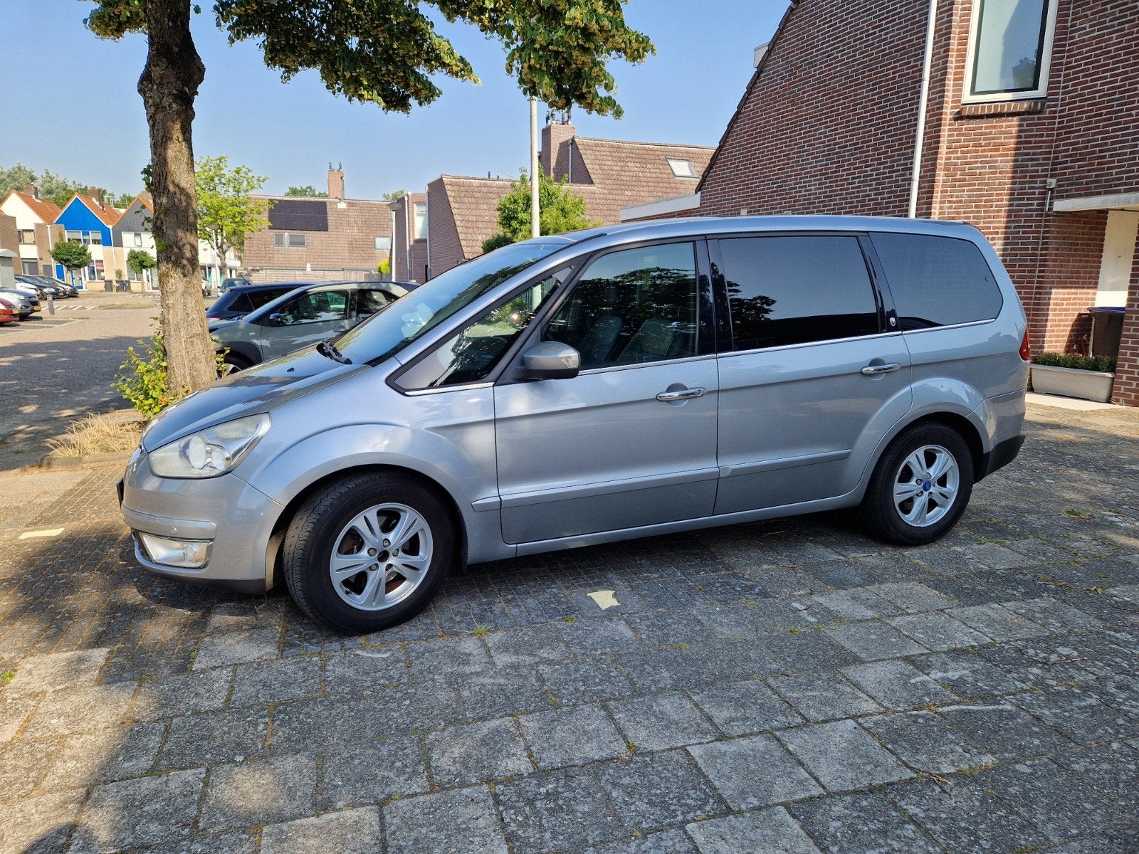 Ford Galaxy Ghia 2.0 Tdci  Aut6 2007 Grijs, Auto's, Ford, 1750 kg, Zwart, 7 stoelen, Diesel